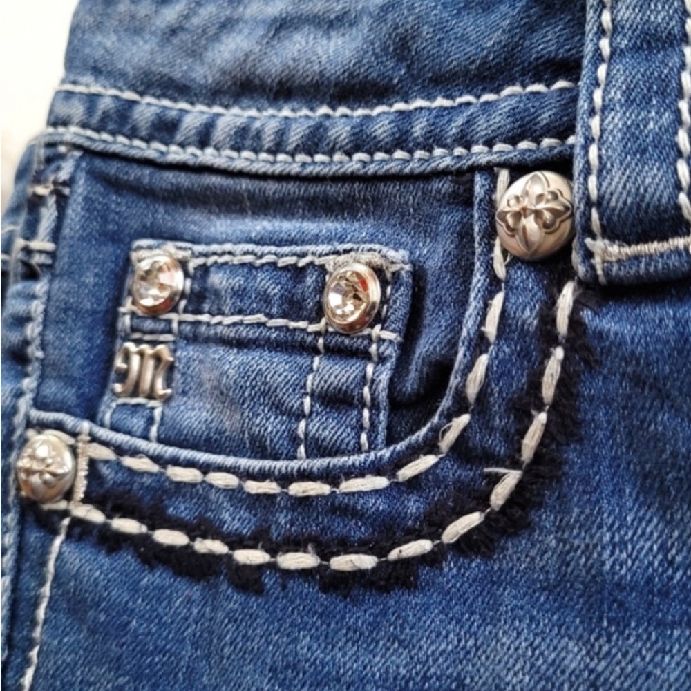 Miss Me cuffed Capri Jeans with Peace Sign Embroidery - Picture 6 of 9
